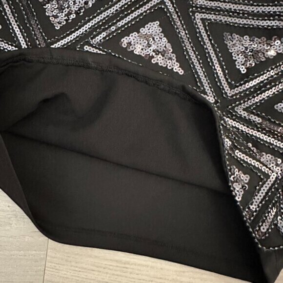 2B BEBE One-Shoulder Sequin Mini Dress Black Medium Party Glam Edgy New With Tag - Picture 5 of 11